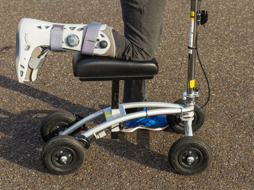 how to use a knee scooter