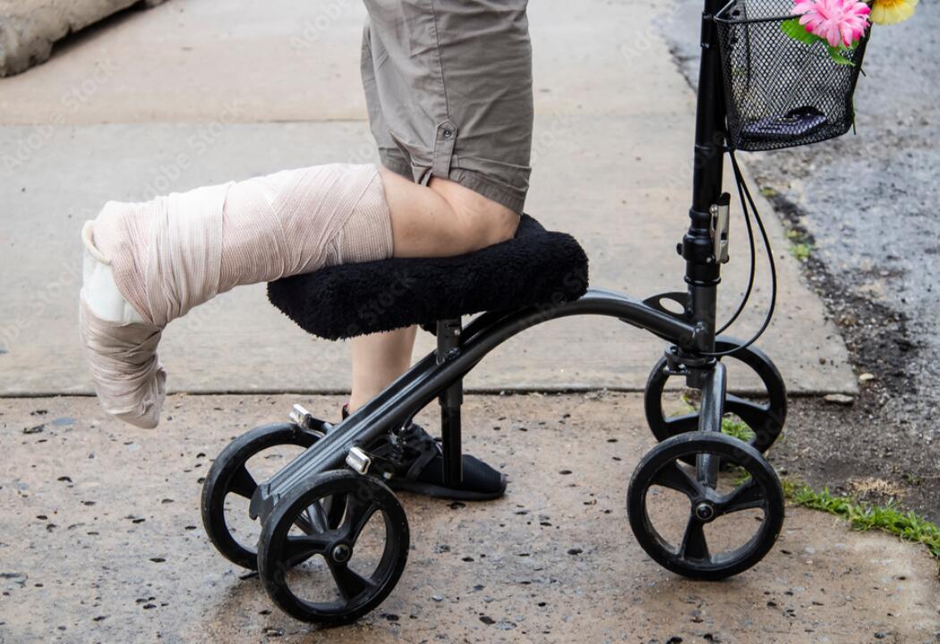 how to use a knee scooter